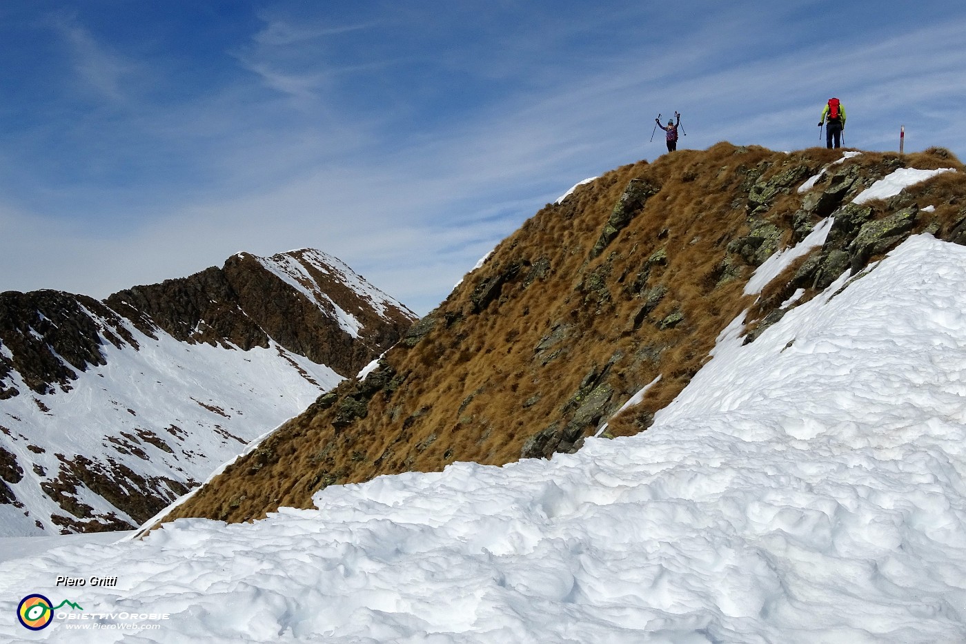 61 Raggiunta Cima di Lemma (2348 m), a sx il Pizzo Scala.JPG